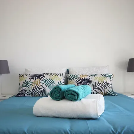 Completely Renovated Apt ☼ Pool, Parking, Balcony