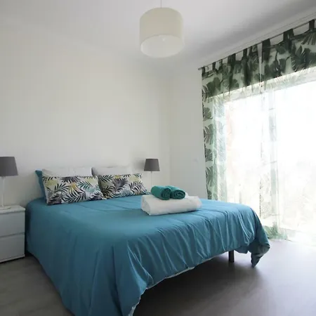 Completely Renovated Apt ☼ Pool, Parking, Balcony Apartment Portimão