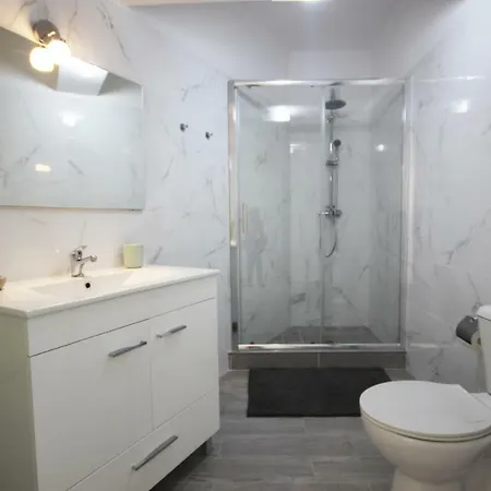 Apartment Completely Renovated Apt ☼ Pool, Parking, Balcony