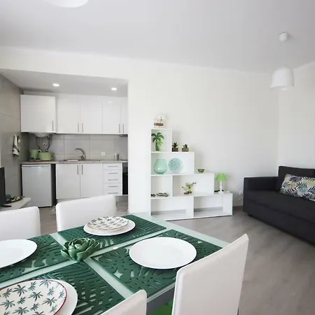 Completely Renovated Apt ☼ Pool, Parking, Balcony Portimão