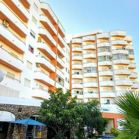 Apartment Completely Renovated Apt ☼ Pool, Parking, Balcony *