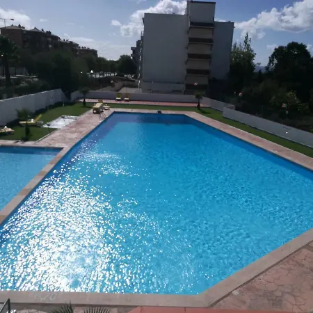 Completely Renovated Apt ☼ Pool, Parking, Balcony