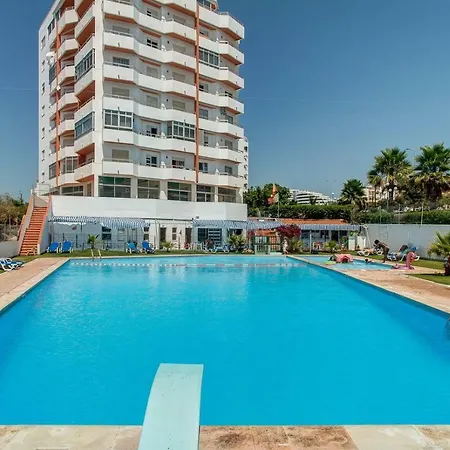 Completely Renovated Apt ☼ Pool, Parking, Balcony